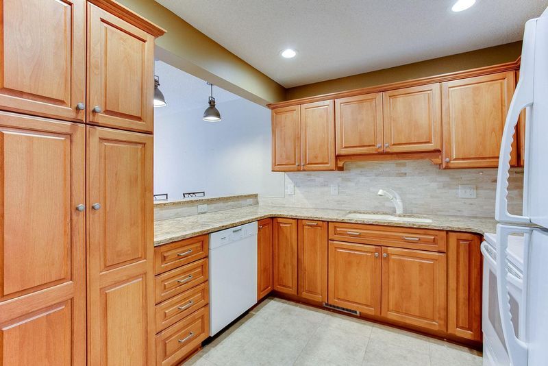 5664 W Bavarian Ps, Fridley, MN 55432
