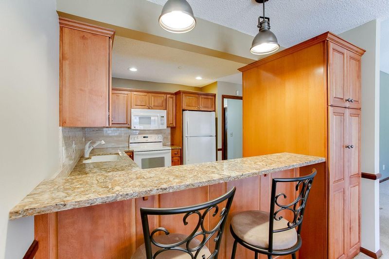 5664 W Bavarian Ps, Fridley, MN 55432