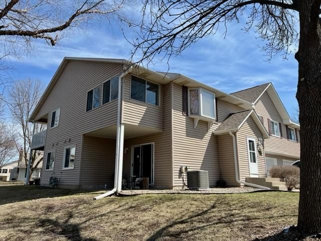 3718 Gershwin Ave N, Oakdale, MN 55128