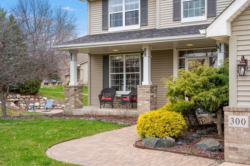 300 Shoreview Ct, Chanhassen, MN 55317