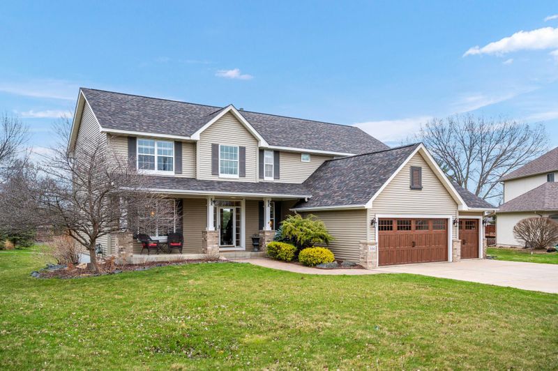 300 Shoreview Ct, Chanhassen, MN 55317