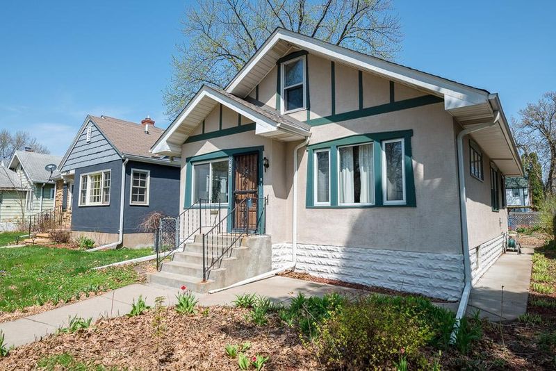 2622 Vincent Ave N, Minneapolis, MN 55411