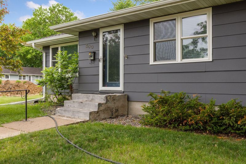 300 W 3rd St, Waconia, MN 55387