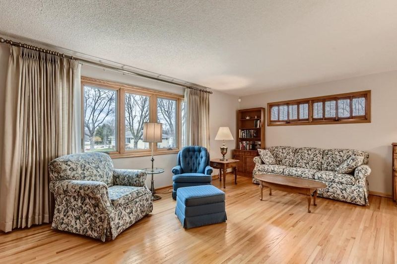 2388 Jansen Ave, White Bear Lake, MN 55110