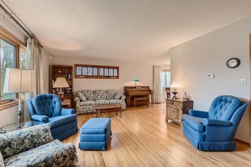 2388 Jansen Ave, White Bear Lake, MN 55110