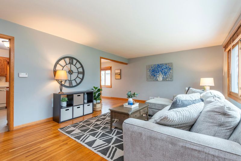 306 E 100th St, Bloomington, MN 55420