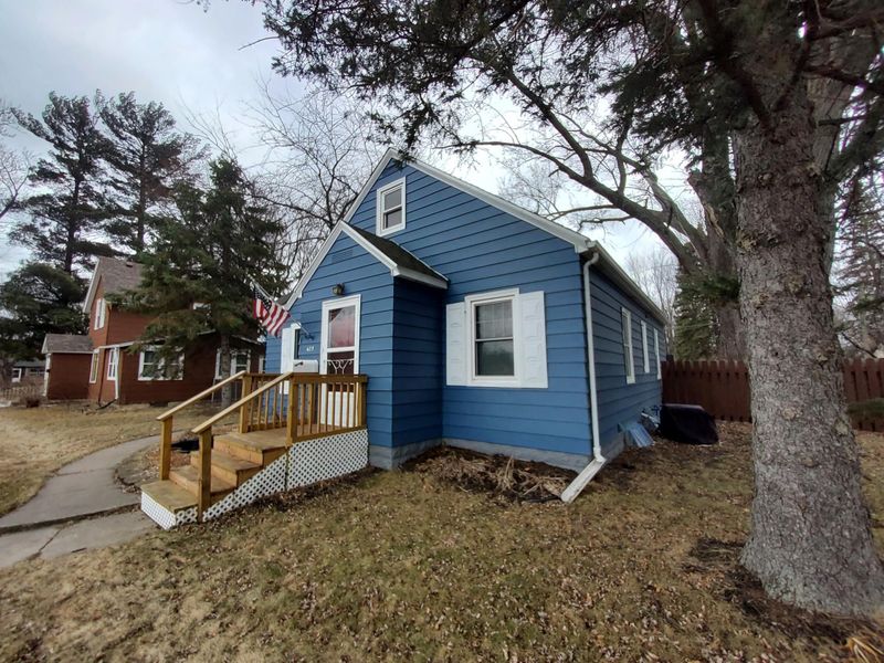 425 1st Ave W, Cambridge, MN 55008