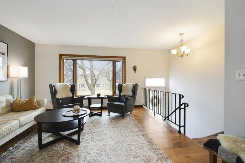 326 11th Ave N, Hopkins, MN 55343