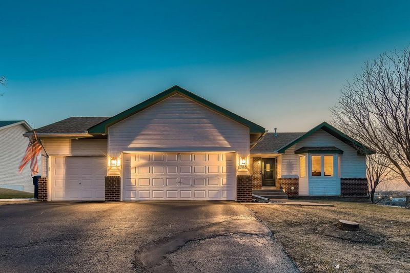 1388 Hunter Sq, Waconia, MN 55387