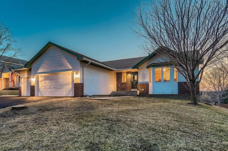 1388 Hunter Sq, Waconia, MN 55387