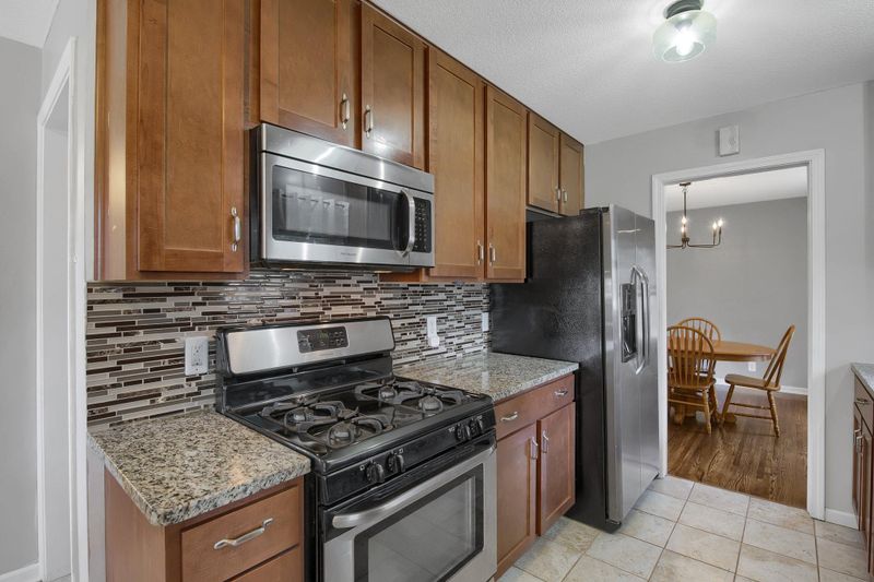 6709 Bethia Ln, Brooklyn Park, MN 55428