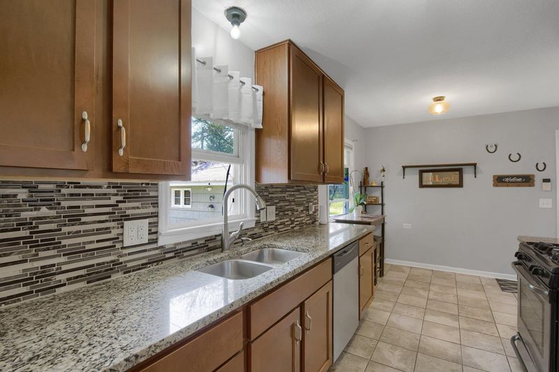 6709 Bethia Ln, Brooklyn Park, MN 55428