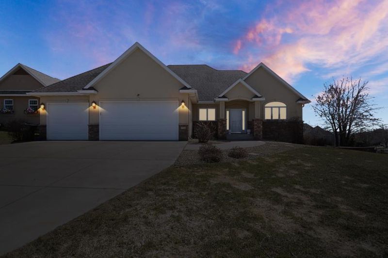 1591 River Heights Ct, Hastings, MN 55033