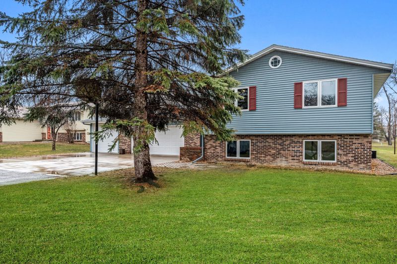 112 Douglas Dr, Buffalo, MN 55313