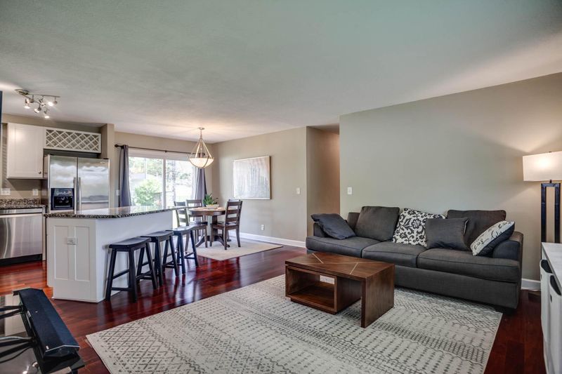 701 County Road C W, Roseville, MN 55113