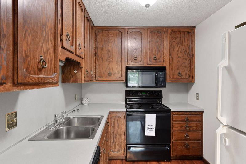 35 Maple Island Rd, Burnsville, MN 55306