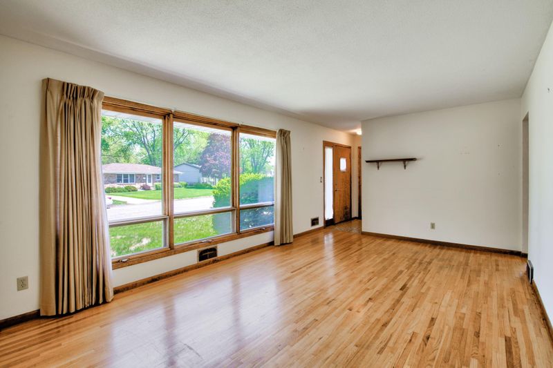 1336 Gary Dr, Saint Paul Park, MN 55071