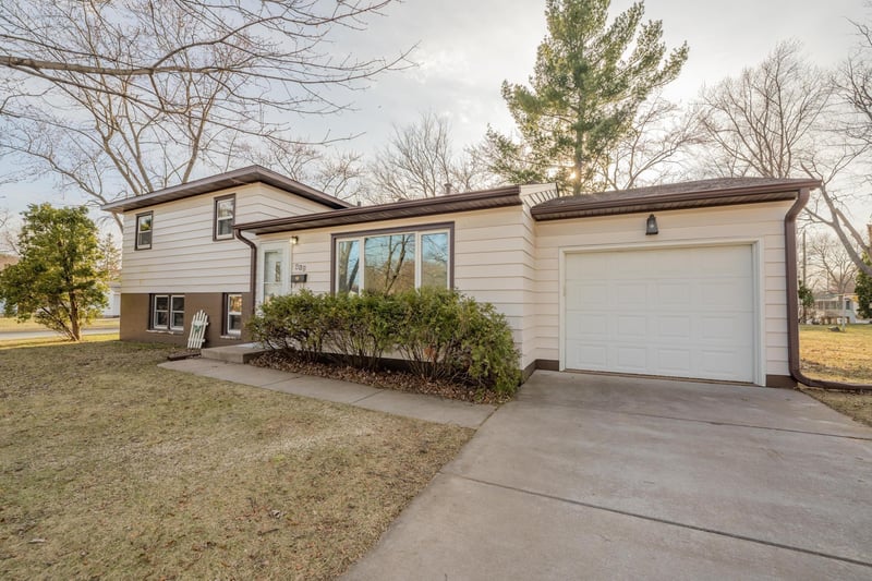 412 11th St W, Altoona, WI 54720