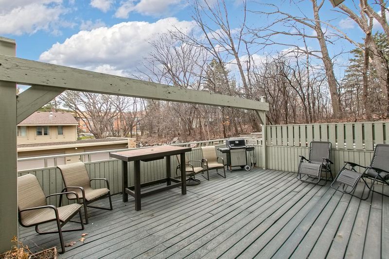 10213 Scarborough Rd, Bloomington, MN 55437