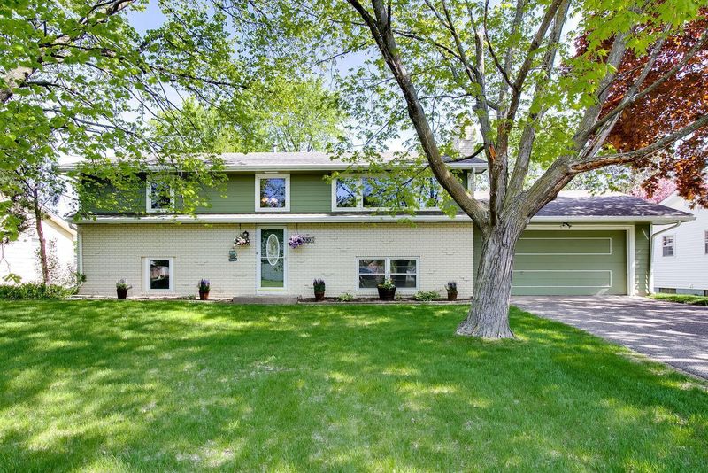 8008 50th Ave N, New Hope, MN 55428