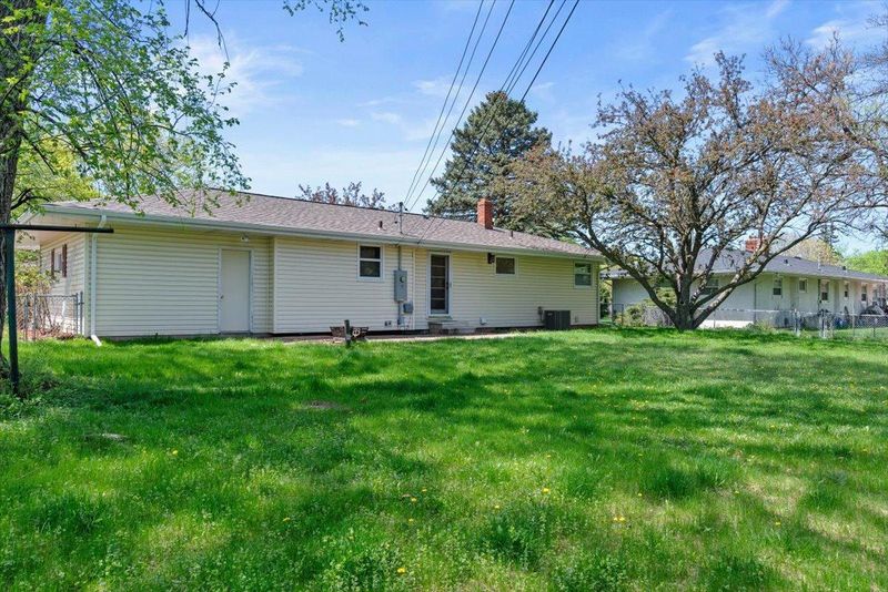 2848 Virginia Ave, Roseville, MN 55113