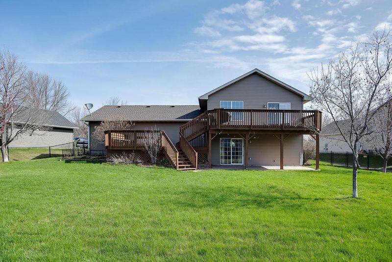 630 Lois Ln, Lino Lakes, MN 55014