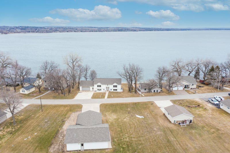 28704 S Shore Dr, Starbuck, MN 56381
