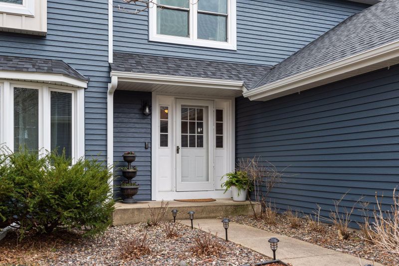 6440 Mere Dr, Eden Prairie, MN 55346