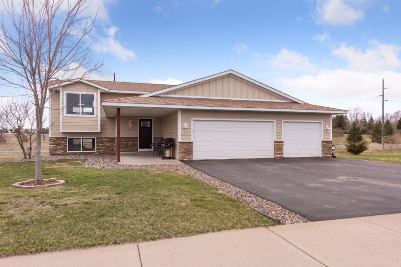 11445 Latham Ln, Chisago City, MN 55013