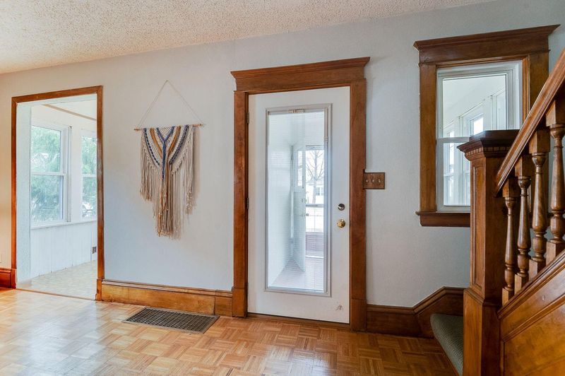 1327 Van Buren Ave, Saint Paul, MN 55104