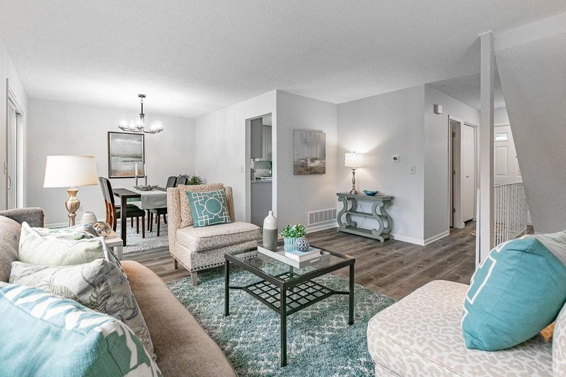 15605 Hallmark Pa, Apple Valley, MN 55124