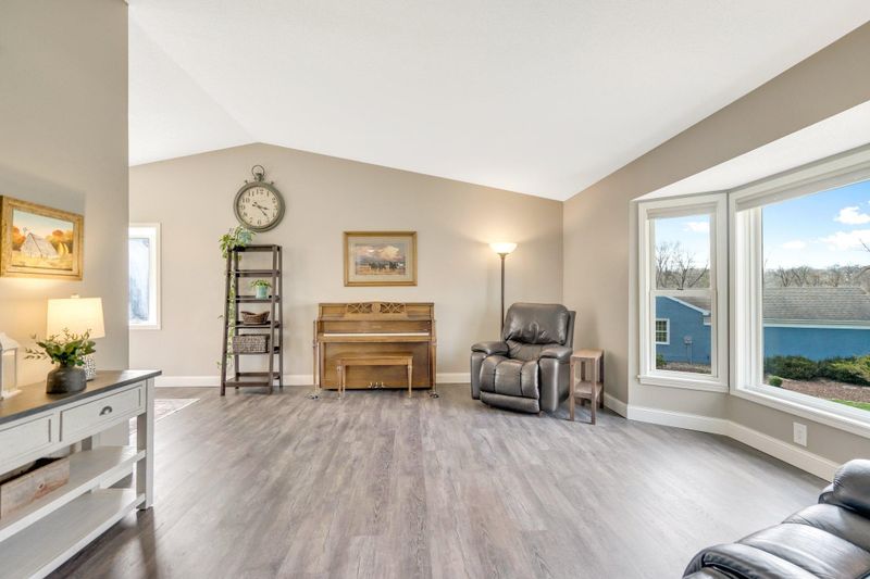 16205 Black Oaks Ln, Minnetonka, MN 55391