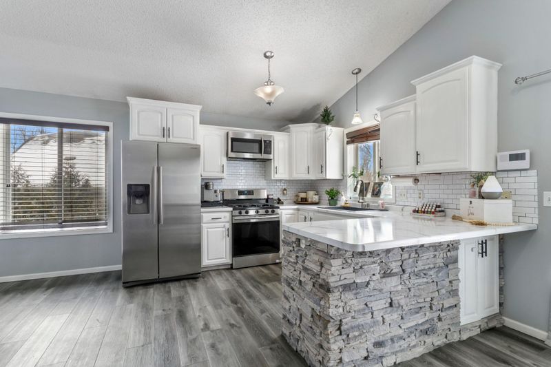 604 Broadway Ave S, Sauk Rapids, MN 56379