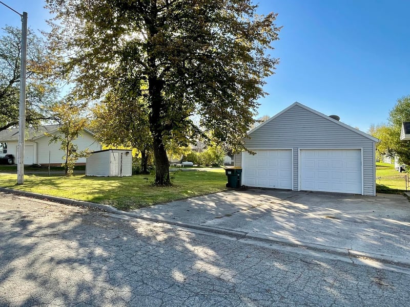 308 3rd St, Lucan, MN 56255