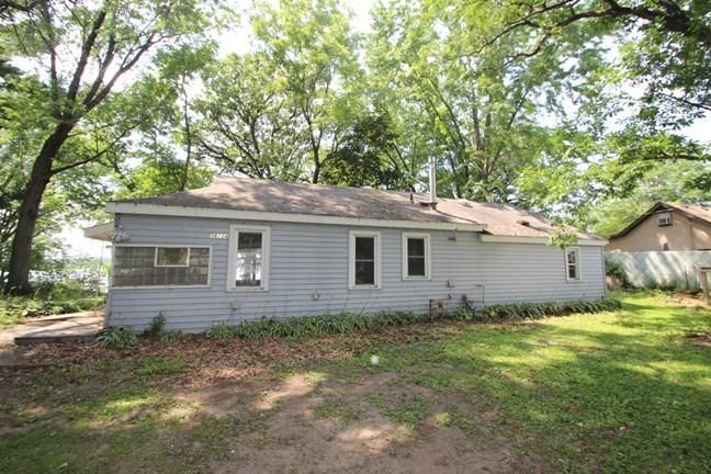 18734 Breezy Point Dr NE, Wyoming, MN 55092
