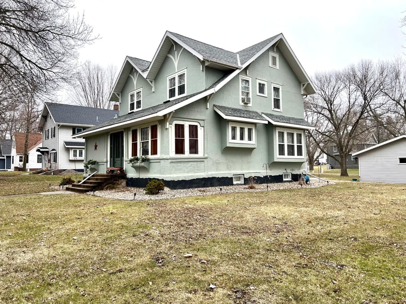 207 Pine St, Lucan, MN 56255