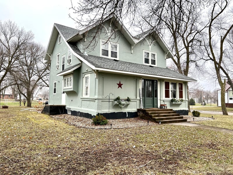 207 Pine St, Lucan, MN 56255