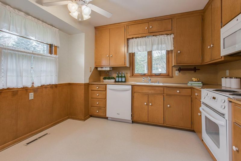 1151 Carlton Dr, Arden Hills, MN 55112