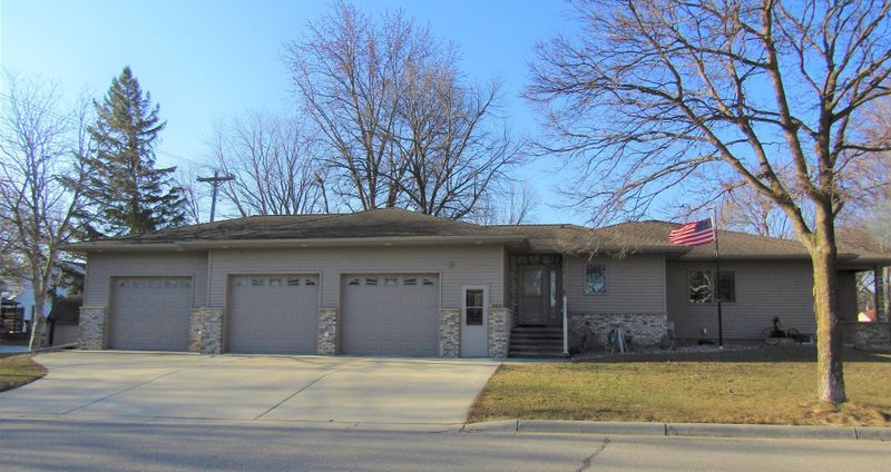 502 S 12th St, Montevideo, MN 56265
