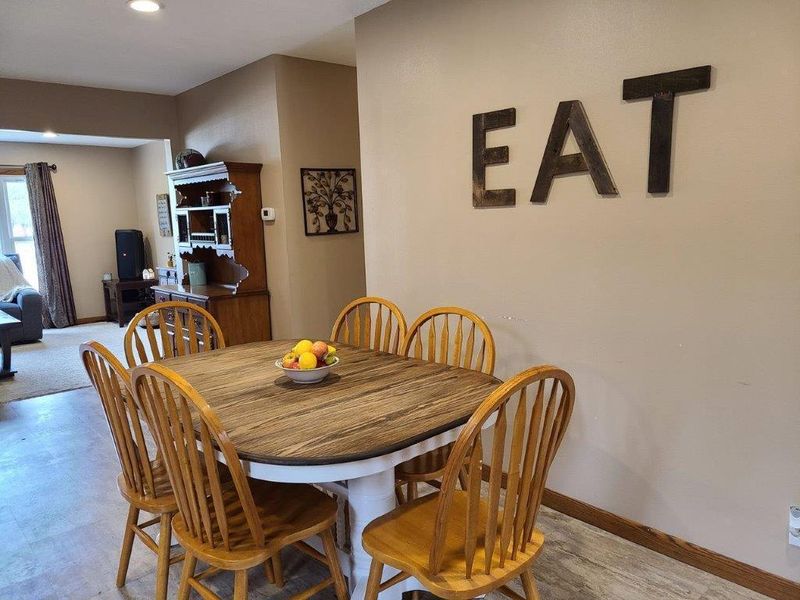 401 3rd Ave E, Raymond, MN 56282