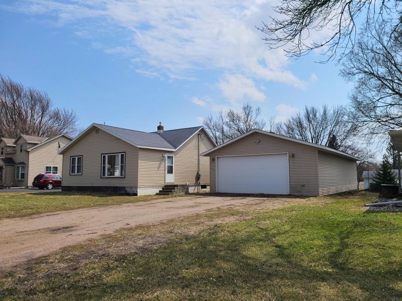 401 3rd Ave E, Raymond, MN 56282
