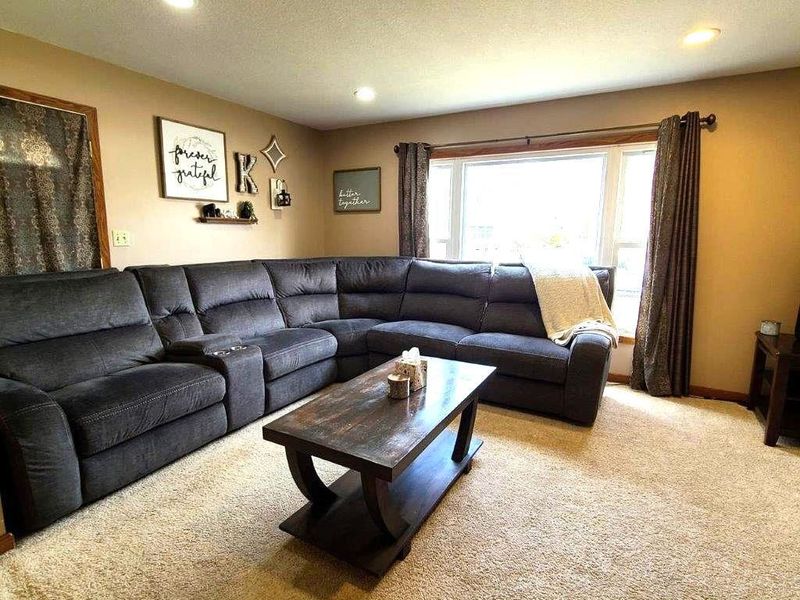 401 3rd Ave E, Raymond, MN 56282