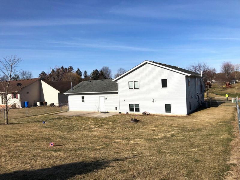 715 6th St NW, Plainview, MN 55964