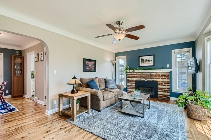 1503 Saint Albans St N, Saint Paul, MN 55117