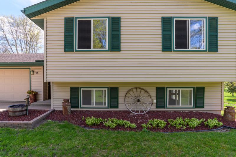 694 Rolling Meadows Ln SE, New Prague, MN 56071