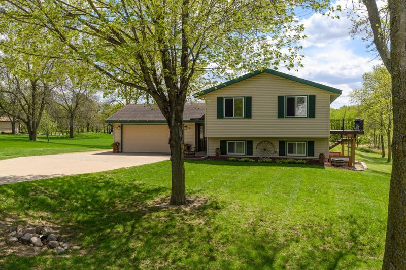 694 Rolling Meadows Ln SE, New Prague, MN 56071