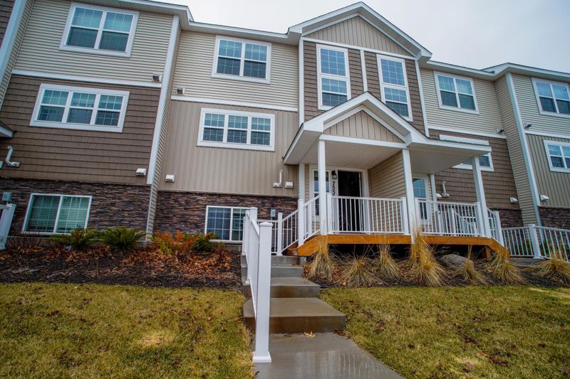 7555 Woods Edge Blvd, Lino Lakes, MN 55014
