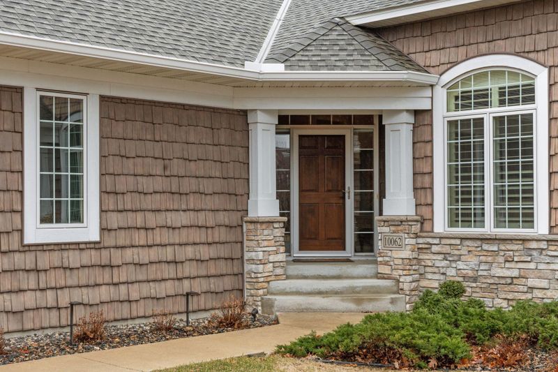 10062 Indigo Dr, Eden Prairie, MN 55347