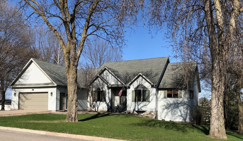 511 5th St NE, Montgomery, MN 56069