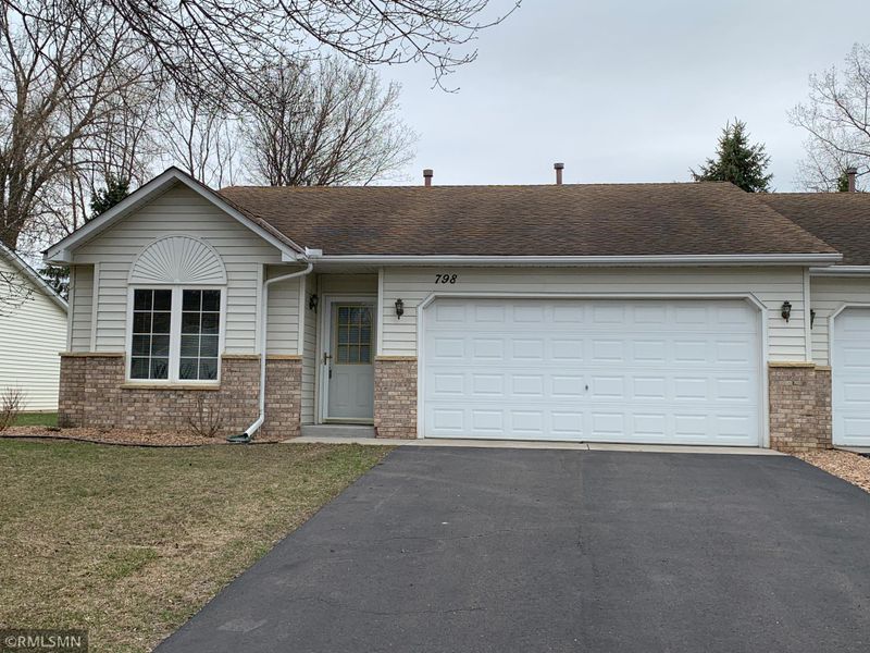 798 Garceau Ln, Vadnais Heights, MN 55127